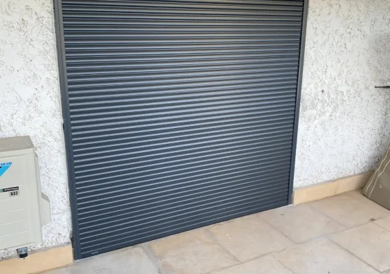 Volet roulant gris anthracite